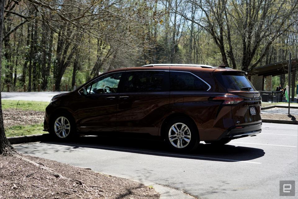 <p>Toyota Sienna 2021</p>
