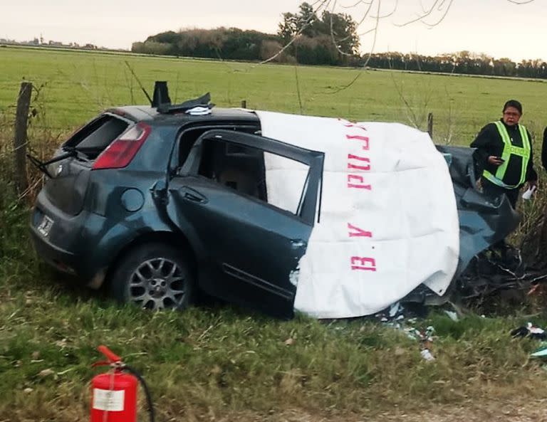 Según informaron los investigadores del accidente, los dos jugadores de fútbol murieron en el acto