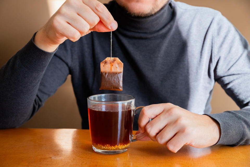 可以用無糖的茶包泡熱茶，取代熱可可和奶茶。（圖片來源：Getty Image）