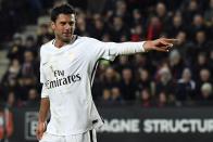 <p>L’agent de Thiago Motta, Alessandro Canovi, a poussé un énorme coup de gueule contre le Paris Saint-Germain. “C’est la première fois que je vois autant de difficultés à mettre sur écrit un accord. Si le 30 (juin) il n’a pas signé, c’est fini. Thiago a été disponible et patient. Je suis venu quatre fois (à Paris). On a parlé, mais à chaque fois il y a des choses qui ne vont pas. Selon moi, Thiago n’est pas une priorité pour le PSG”, a confié Canovi au site Foot Mercato. (photo AFP) </p>