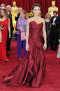 <p>Con un vestido de satén drapeado de Donna Karan y joyas de Chopard, así posó la estrella en los Óscar 2010. La de Alcobendas estaba nominada como mejor actriz de reparto por 'Nine' (2009), pero no consiguió la estatuilla. (Foto: Frazer Harrison / Getty Images)</p> 