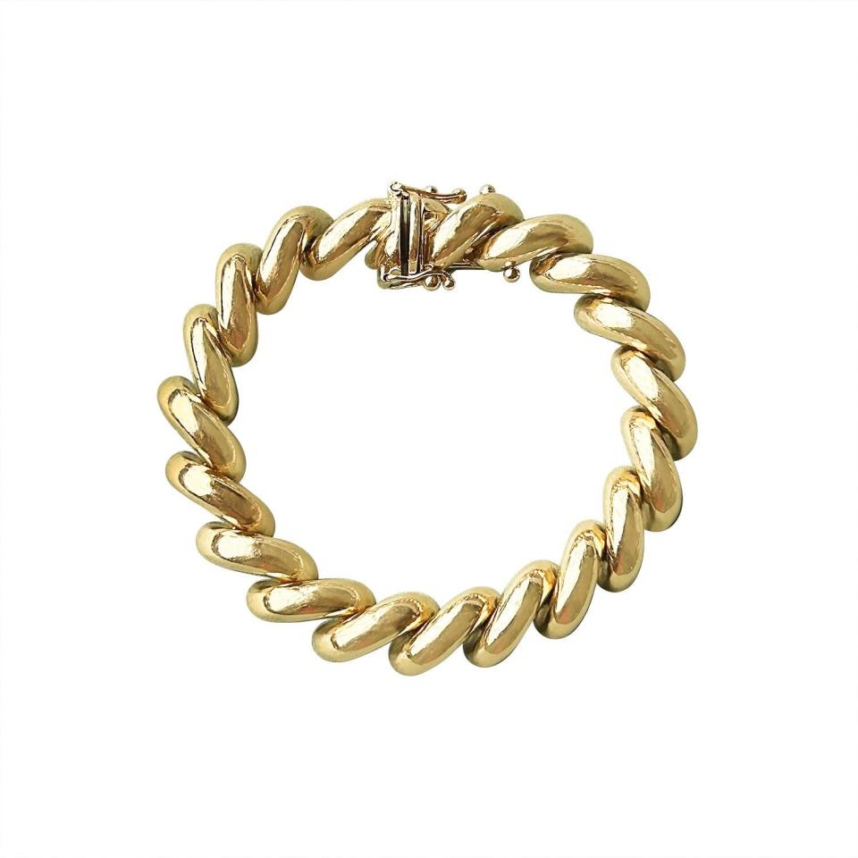 <p><a href="https://go.redirectingat.com?id=74968X1596630&url=https%3A%2F%2Ffewerfiner.com%2Fproducts%2Fvintage-chunky-macaroni-bracelet-1&sref=https%3A%2F%2Fwww.veranda.com%2Fluxury-lifestyle%2Fluxury-fashion-jewelry%2Fa44305383%2Fhow-to-shop-for-antique-vintage-jewelry%2F" rel="nofollow noopener" target="_blank" data-ylk="slk:Shop Now;elm:context_link;itc:0;sec:content-canvas" class="link ">Shop Now</a></p><p>Vintage Chunky Macaroni Bracelet</p><p>fewerfiner.com</p><p>$2750.00</p>