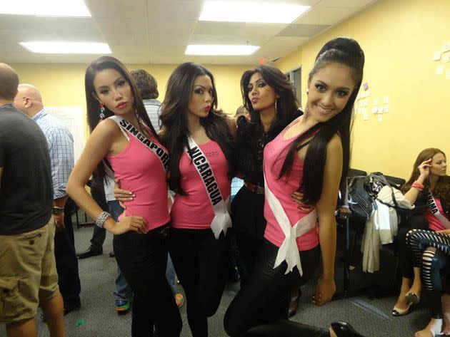 Lynn Tan and the girls doing their sexy pout. (Photo courtesy of Miss Universe Singapore Facebook page)