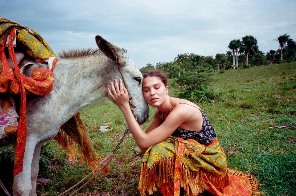 <h1 class="title">Photographs of Loewe’s 2019 Paula’s Ibiza collection, photographed by Gray Sorrenti in the Dominican Republic</h1><cite class="credit">Photo: Gray Sorrenti / Courtesy of Loewe</cite>