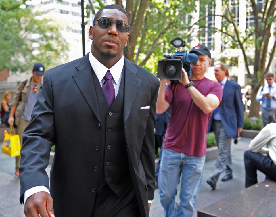 New Orleans Saints linebacker Jonathan Vilma arrives at the NFL football headquarters to meet with Commissioner Roger Goodell to discuss his suspension that was temporarily lifted, Monday, Sep. 17, 2012, in New York. (AP Photo/ Louis Lanzano)