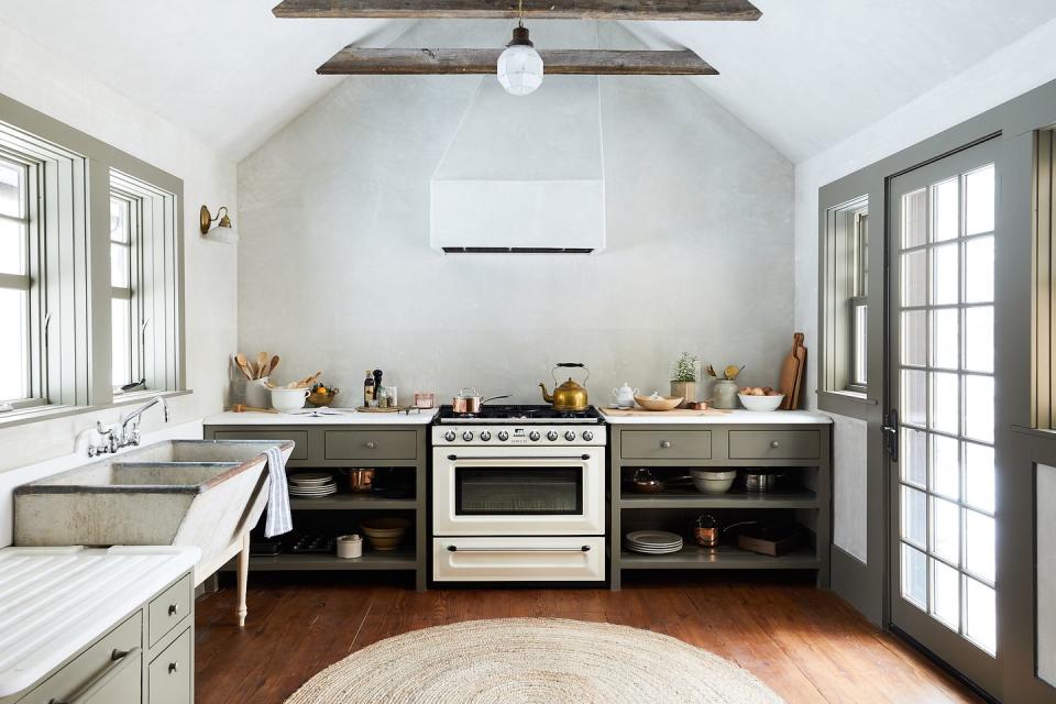 Modern Meets Rustic In These Perfectly Balanced Farmhouse Kitchens