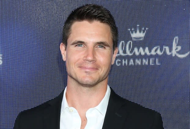 Robbie Amell