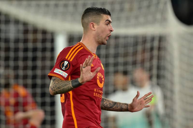 AS Roma's Gianluca Mancini celebrates scoring his side's third goal during the UEFA Europe League round of 16 first leg soccer match between AS Roma and Brighton FC at the Rome's Olympic stadium. Alfredo Falcone/LaPresse via ZUMA Press/dpa