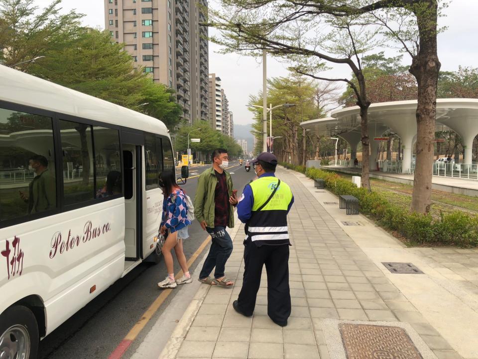 高捷啟動公車接駁。（圖／TVBS）