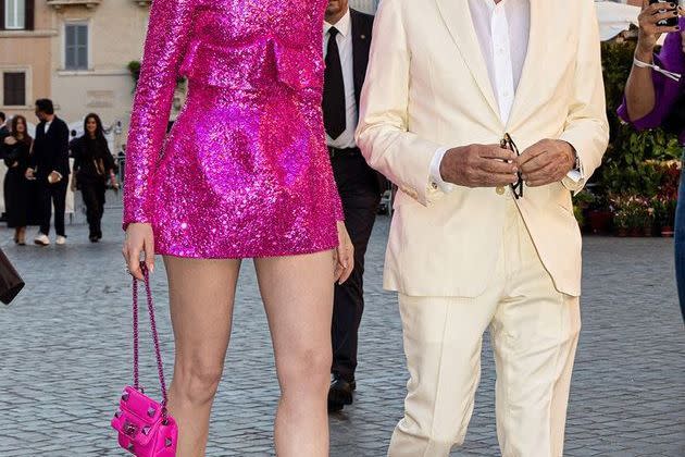 <p>Anne Hathaway&nbsp;lors du défilé Valentino haute couture automne-hiver 2022-2023 à Rome, le 8 juillet 2022.&nbsp;</p>