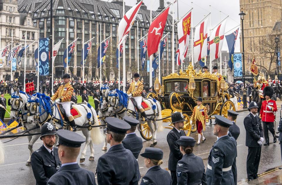 The King travels to Westminster Abbey