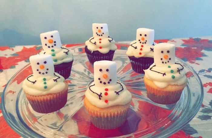 <p>Muñecos de nieve hechos con marshmallow…<br><br>(Foto: Instagram @markella_pastrysweetsdesserts) </p>