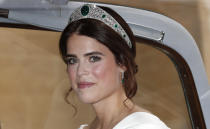 Eugenia de York y Jack Brooksbank pasaron por el altar el 12 de octubre de 2018. La hija del príncipe Andrés llevó la tiara Greville Emerald Kokoshnik, pieza de platino y diamantes creada por Boucheron en 1919 para Margaret Greville. Está inspirada en la estética de la Rusia imperial y consta de una esmeralda central de 93,7 quilates y tres esmeraldas pequeñas a cada lado. (Foto: Alastair Grant / Getty Images)