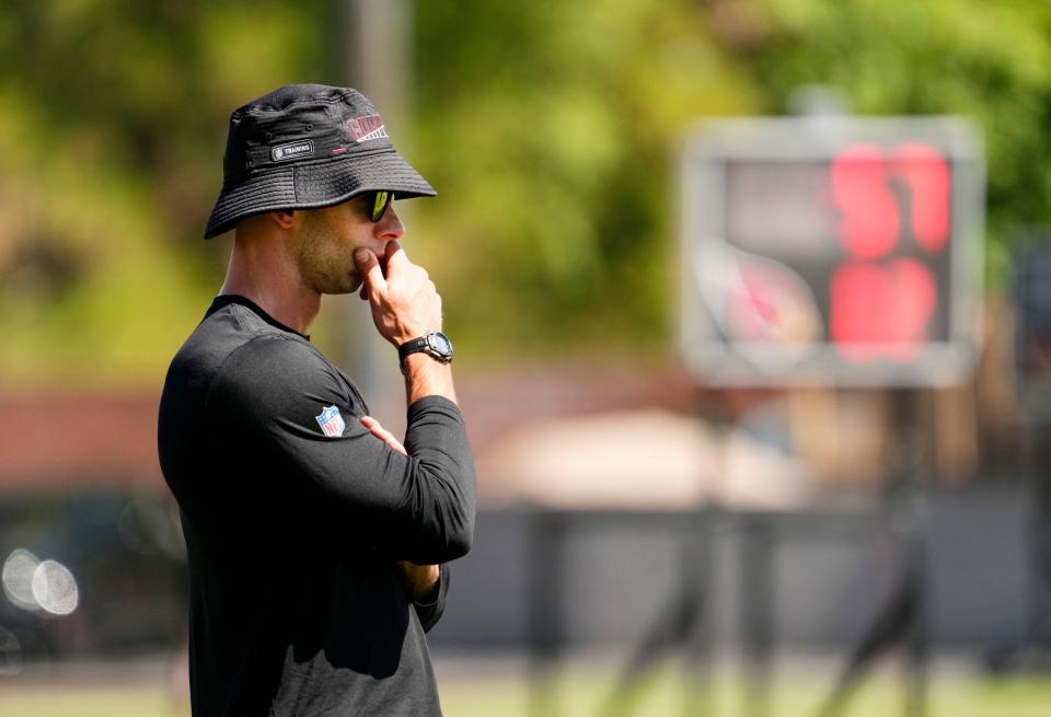 Arizona Cardinals head coach Jonathan Gannon watches his team practice during minicamp at the Cardinals Dignity Health Training Center in Tempe on June 13, 2023.