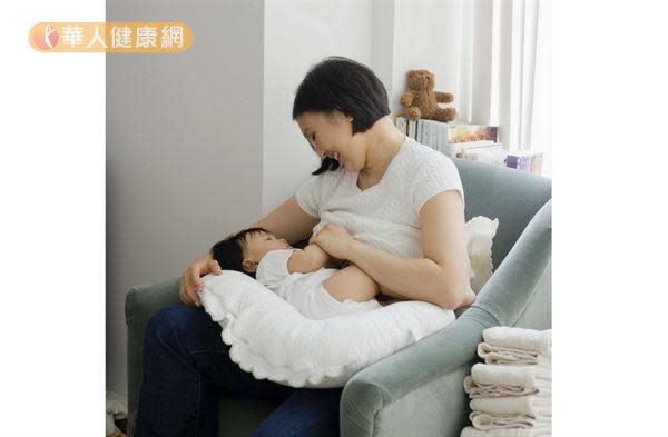 產前補充維生素D　寶寶喝母乳也吃得到