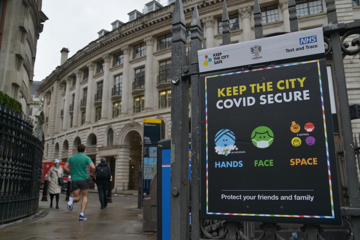 LONDON, UNITED KINGDOM - 2021/02/02: An electronic billboard saying "Keep the City Safe" seen near bank Station in London. (Photo by Thomas Krych/SOPA Images/LightRocket via Getty Images)