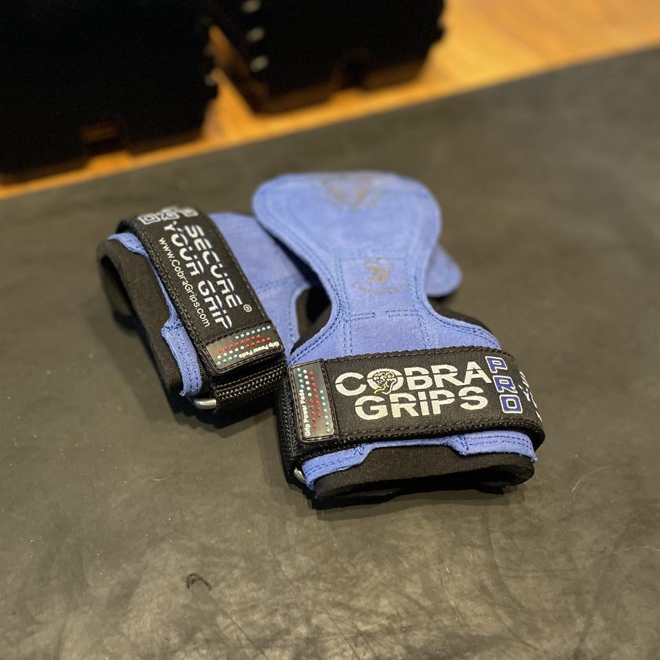 the cobra grips weightlifting gloves in blue