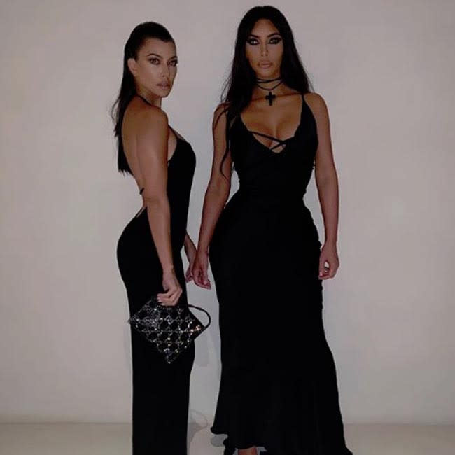 Kourtney y Kim Kardashian credit:Bang Showbiz