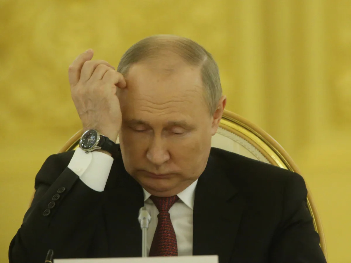Putin is losing his grip on power and top Russian security officials think the U..