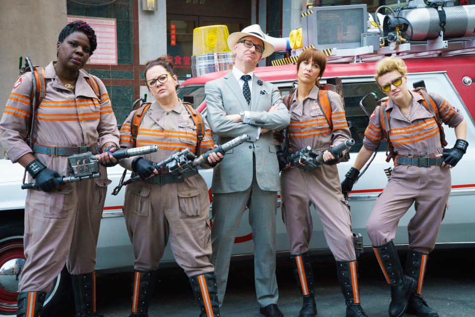 Leslie Jones, Melissa McCarthy, Paul Feig, Kristen Wiig and Kate McKinnon in the first promotional still for "Ghostbusters: Answer the Call"