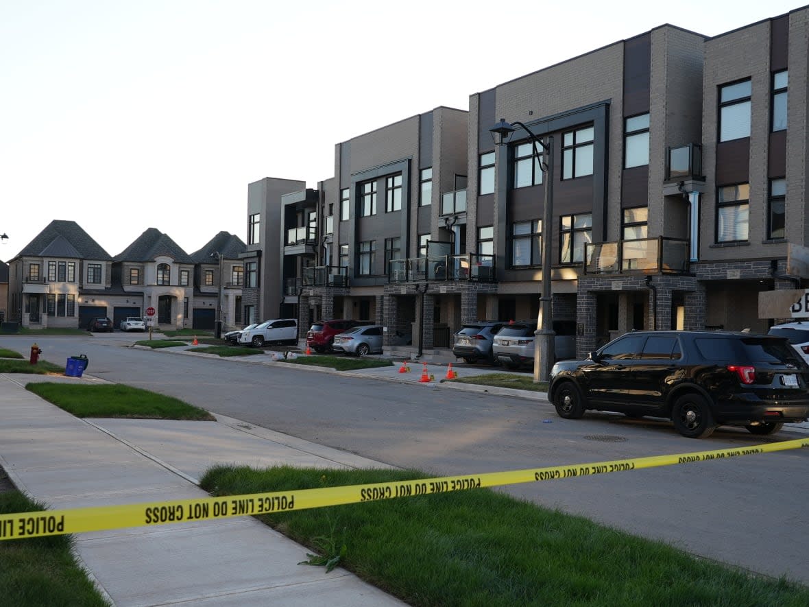 The scene of a shooting in Oakville on Aug. 19, 2022. Police say they believe the shooting, which killed one man and injured one woman, was targeted. (Paul Smith/CBC - image credit)