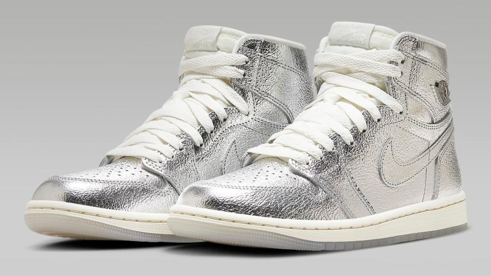 Nike Air Jordan 1 Retro High Women's Sneakers in Metallic Silver/Sail/Wolf Grey/Photon Dust