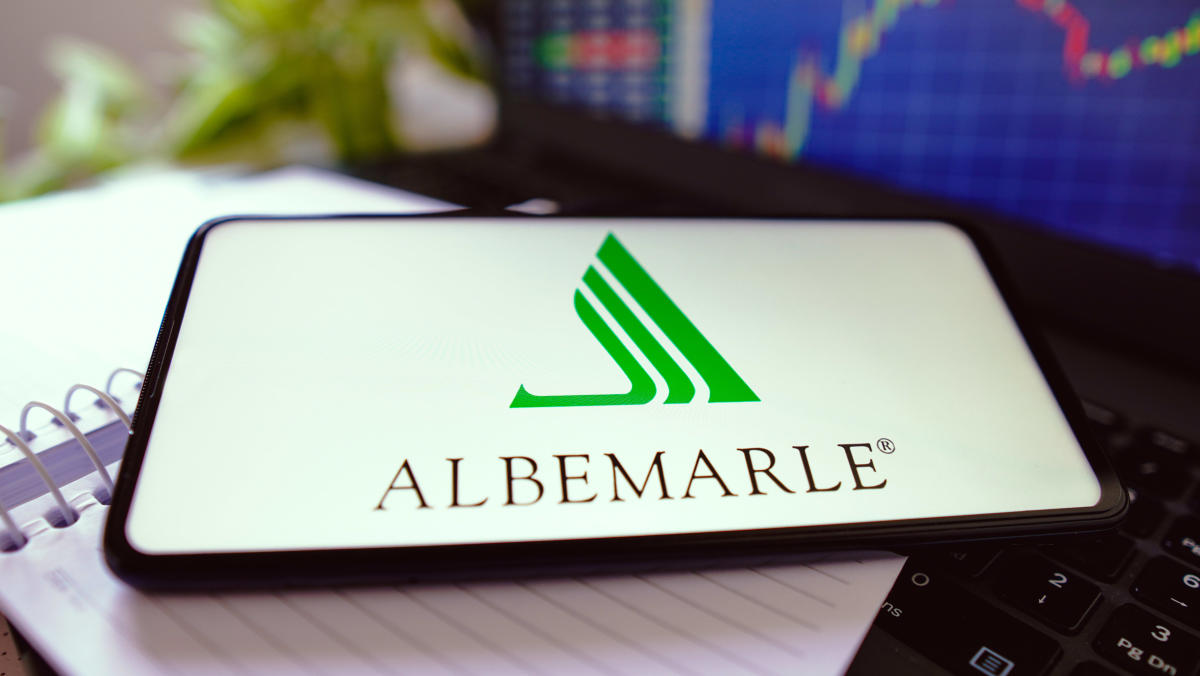 Convertible bond announcements send SoFi, Albemarle, and MicroStrategy stocks tumbling