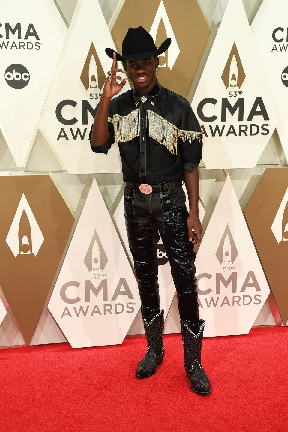 <p>Hats off to this glittery ensemble for the Country Music Awards. It doesn't go too heavy on the sparkles, but just enough to catch the eye for sure.</p>