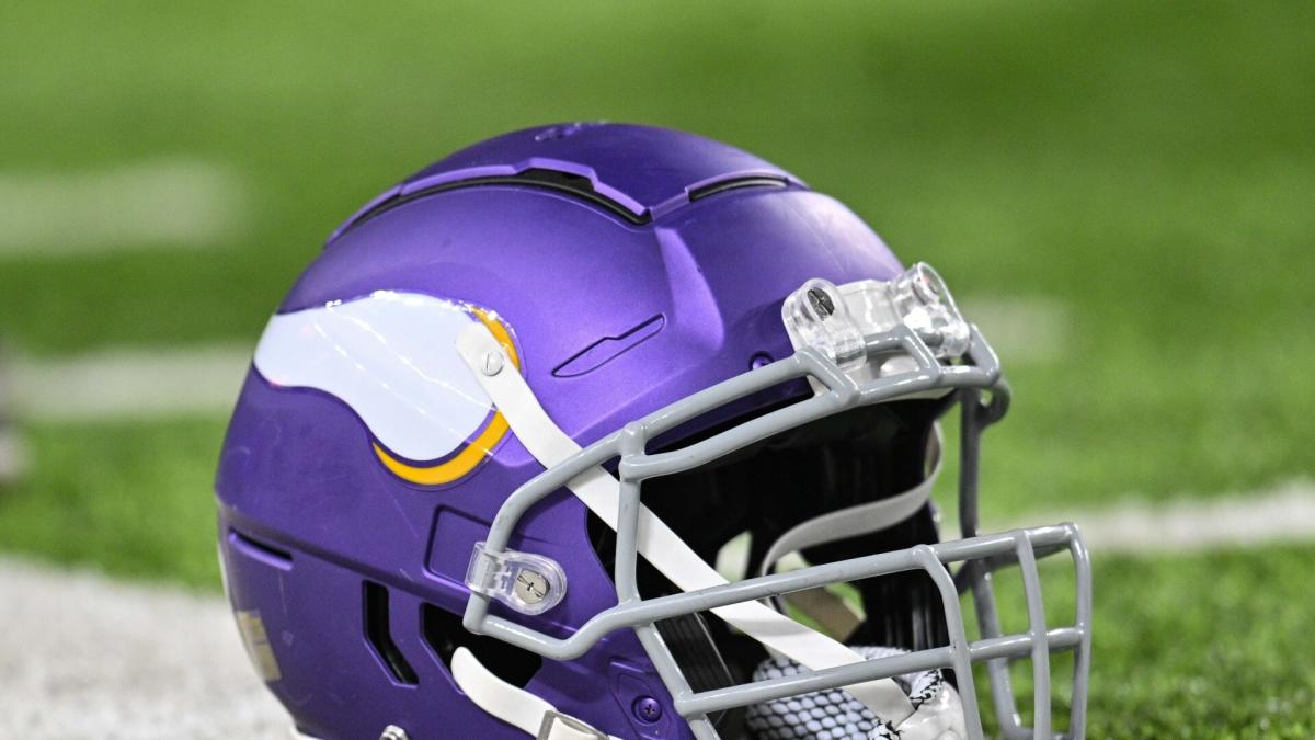 Vikings add DL Jalen Redmond to roster, release WR Devron Harper