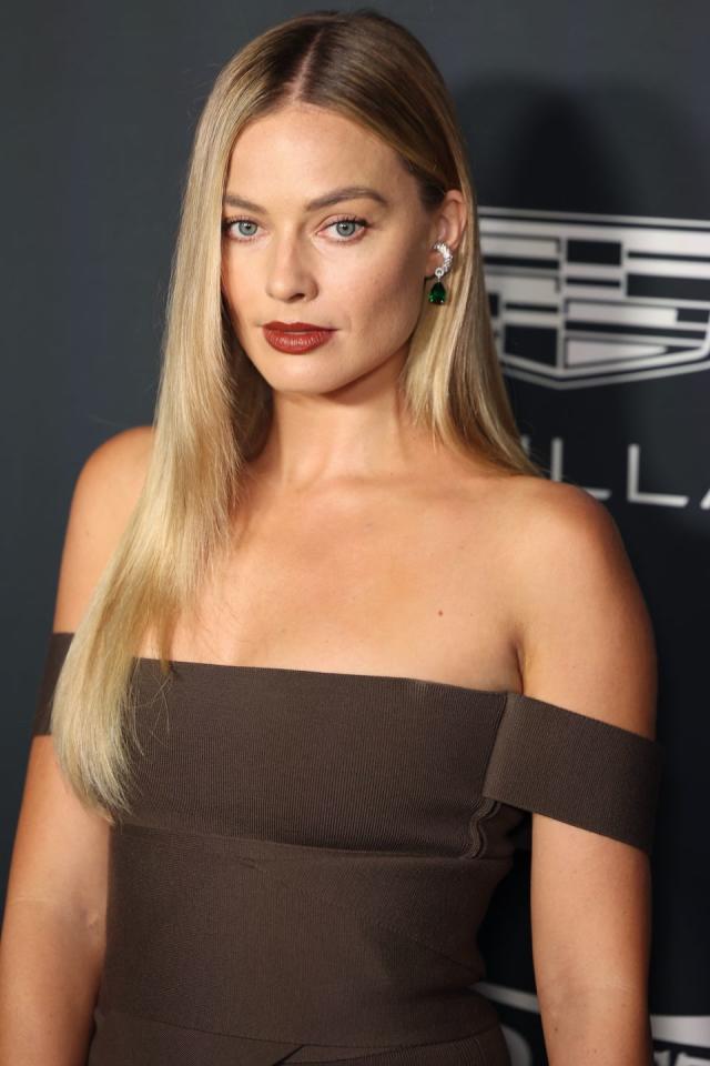 Margot Robbie's 'curve' layered haircut is impossibly shiny