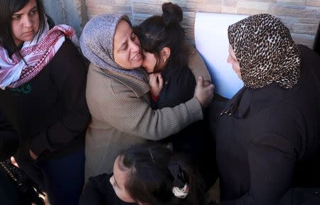 Relatives of Palestinian protester Malek Shahin, who medics said was shot dead by Israeli troops while they were carrying out an arrest raid on Tuesday, mourn during his funeral in the West Bank Deheishe Refugee Camp, south of Bethlehem December 8, 2015. REUTERS/Abdelrahman Younis