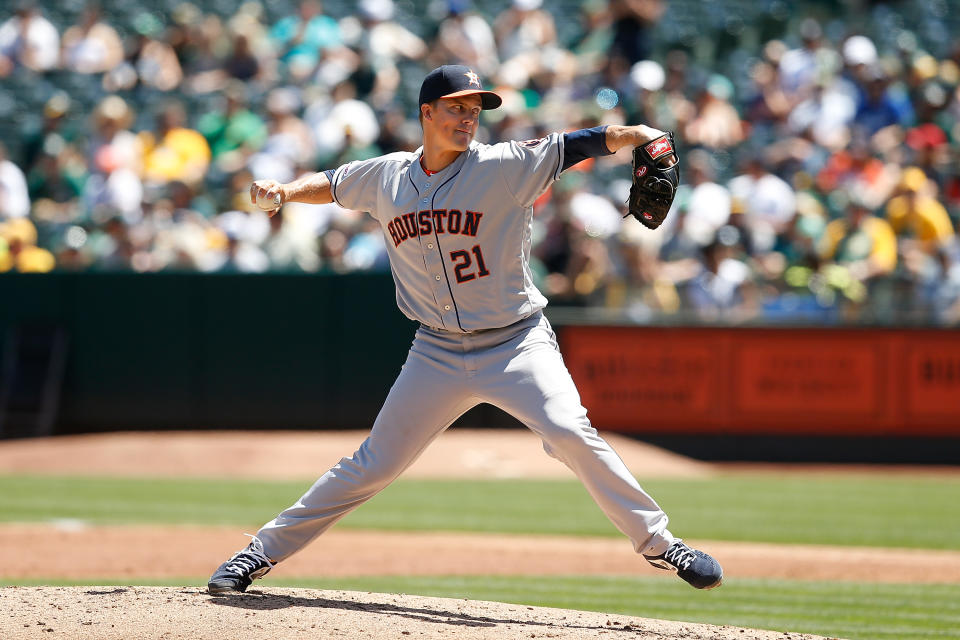 OAKLAND, CALIFORNIA - AUGUST 18: Zack Greinke #21 of the Houston Astros pitches in the top of the second inning against the Oakland Athletics at Ring Central Coliseum on August 18, 2019 in Oakland, California. (Photo by Lachlan Cunningham/Getty Images)