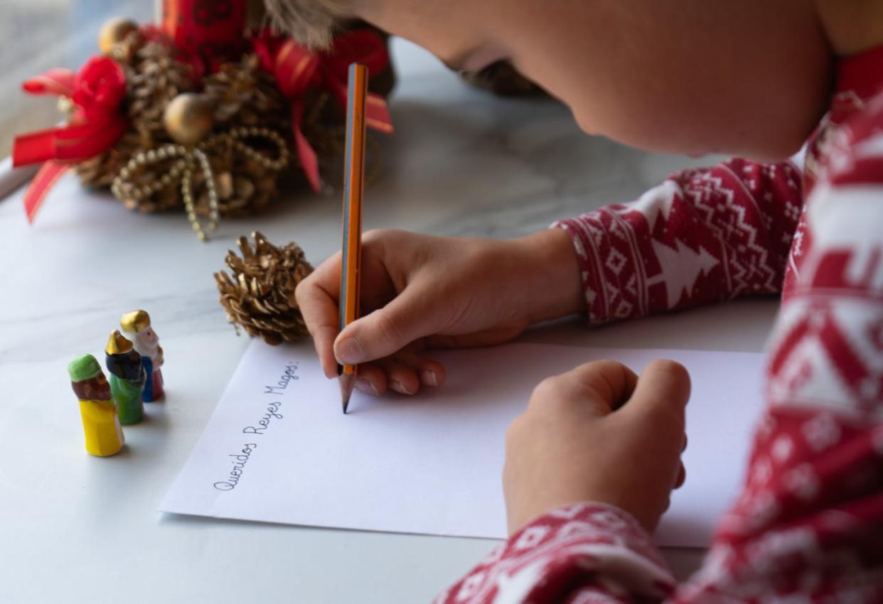 <a href="https://www.shutterstock.com/es/image-photo/child-writing-letter-three-kings-words-2356812221" rel="nofollow noopener" target="_blank" data-ylk="slk:Aaaarianne/Shutterstock;elm:context_link;itc:0;sec:content-canvas" class="link ">Aaaarianne/Shutterstock</a>