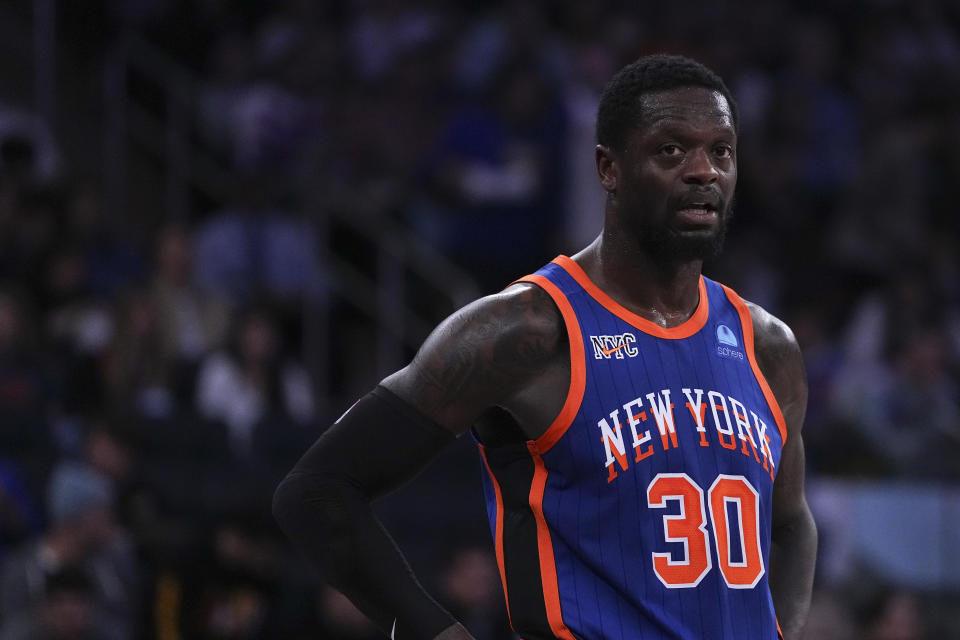 Los médicos dicen que Julius Randle corre un alto riesgo de sufrir daños permanentes si regresa demasiado pronto del hombro que se lesionó en enero.  (Foto de Mitchell Leff/Getty Images)