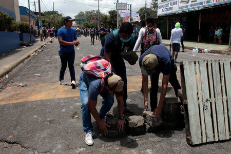 University students arrange stones at a barricade during a protest over a controversial reform to the pension plans of the Nicaraguan Social Security Institute (INSS) in Managua, Nicaragua April 20, 2018. REUTERS/Oswaldo Rivas