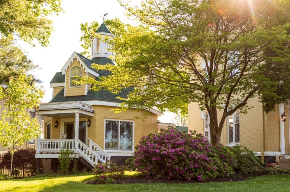 Listed on the National Register of Historic Places and a county Landmark, the Inn at Woodhaven is one of Kentucky’s premier inns.