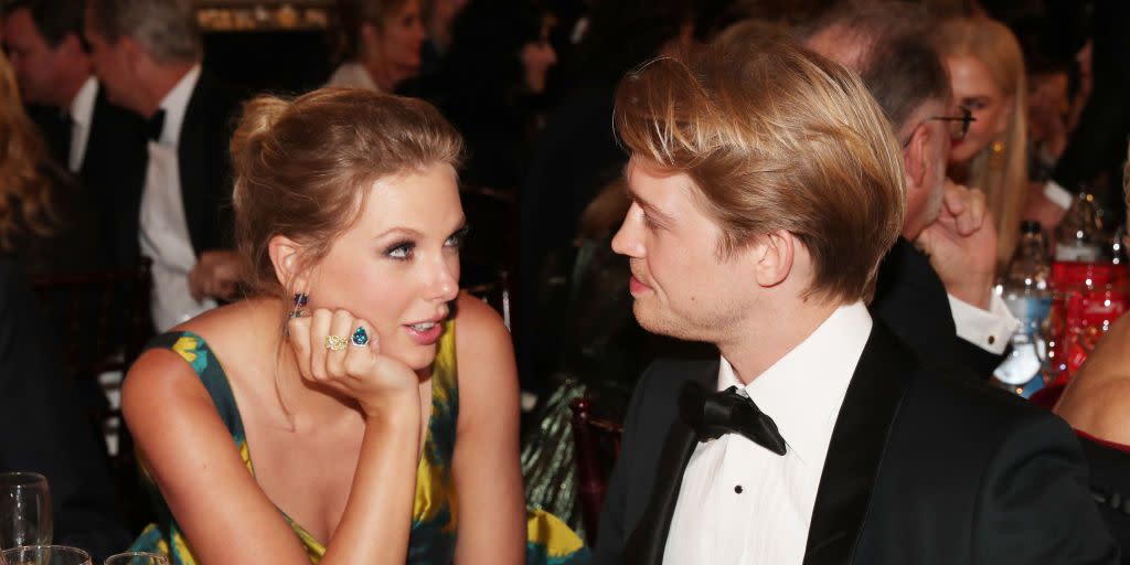beverly hills, california january 05 77th annual golden globe awards pictured l r taylor swift and joe alwyn at the 77th annual golden globe awards held at the beverly hilton hotel on january 5, 2020 photo by christopher polknbcnbcu photo bank
