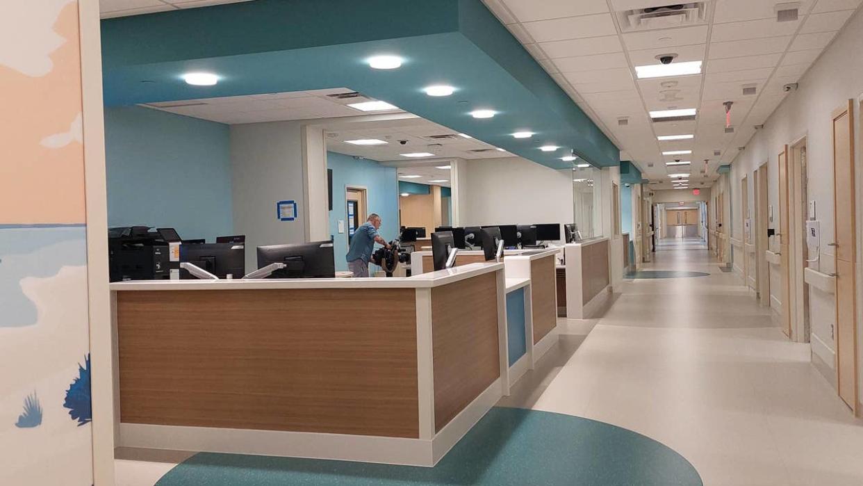 <div>A staff working area and hallway of the new Children's Healthcare of Atlanta Arthur M. Blank Hospital emergency department.</div>