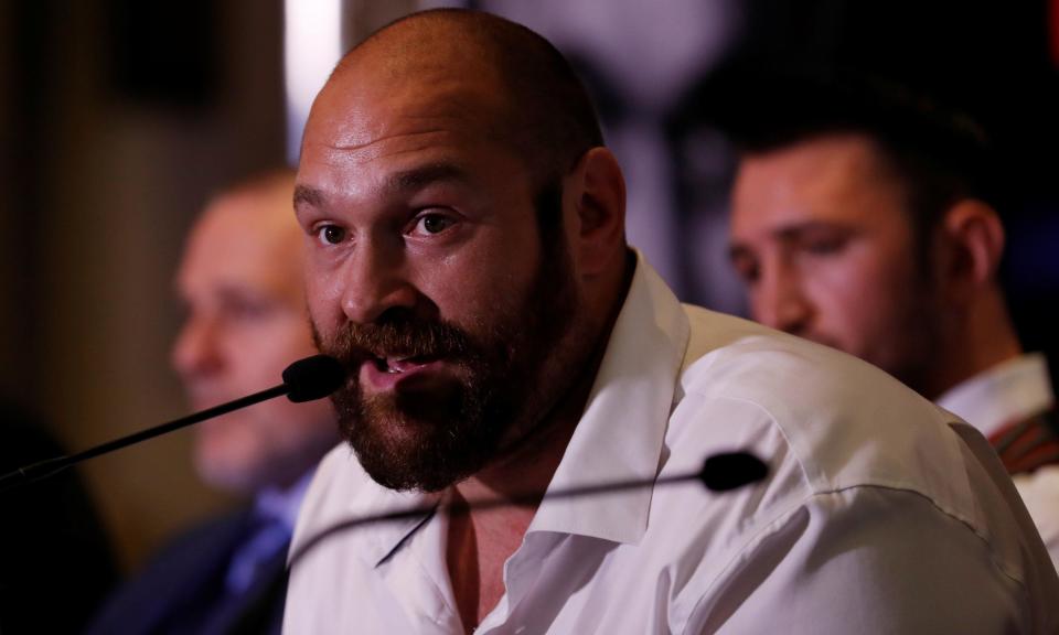 Tyson Fury wades into Amir Khan row