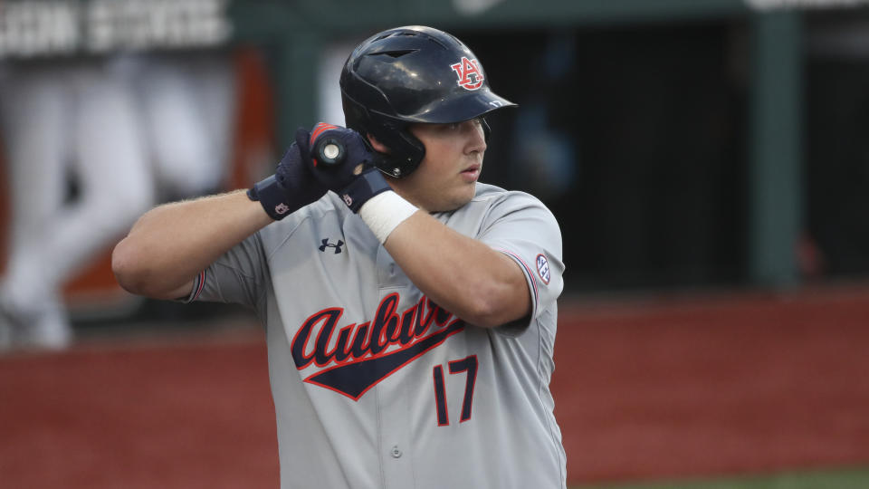 Auburn's Sonny DiChiara bats against Oregon State during an NCAA college baseball tournament super regional game on Saturday, June 11, 2022, in Corvallis, Ore. Auburn won 7-5. (AP Photo/Amanda Loman)