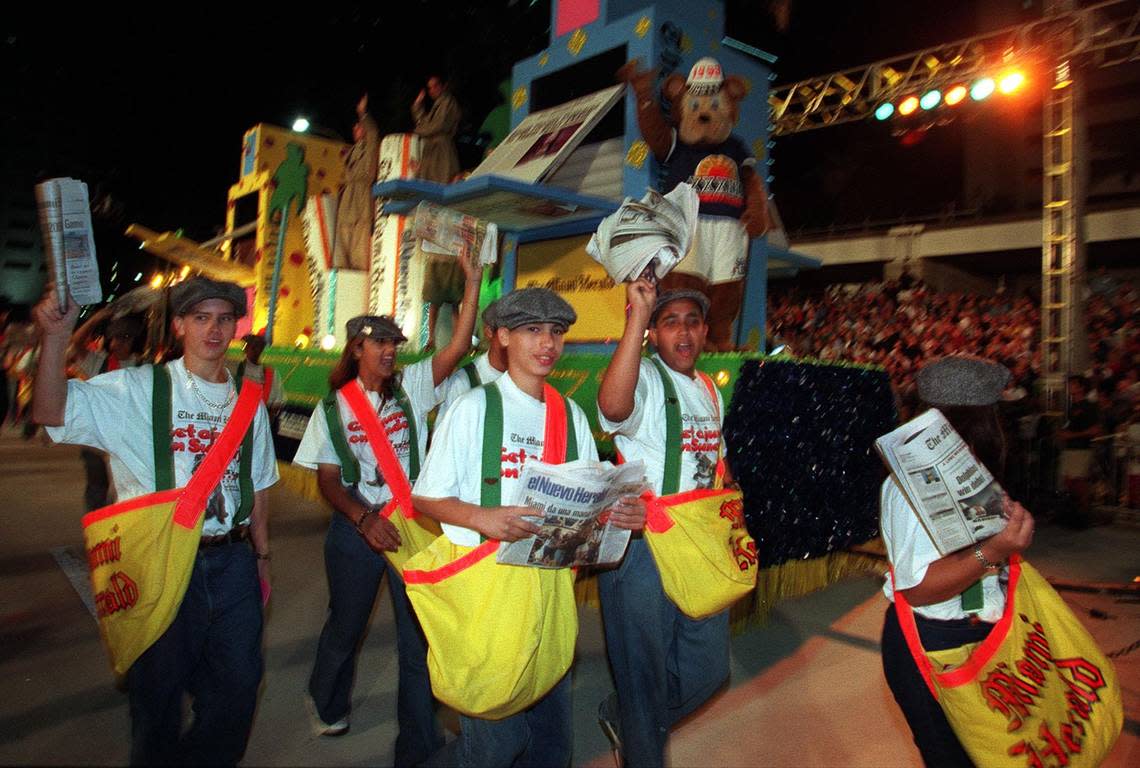 12-31-98 Al Diaz/ Staff ---- The Miami Hearld float moves down Biscayne Boulevard with paper boys in the annual Orange Bowl Parade.