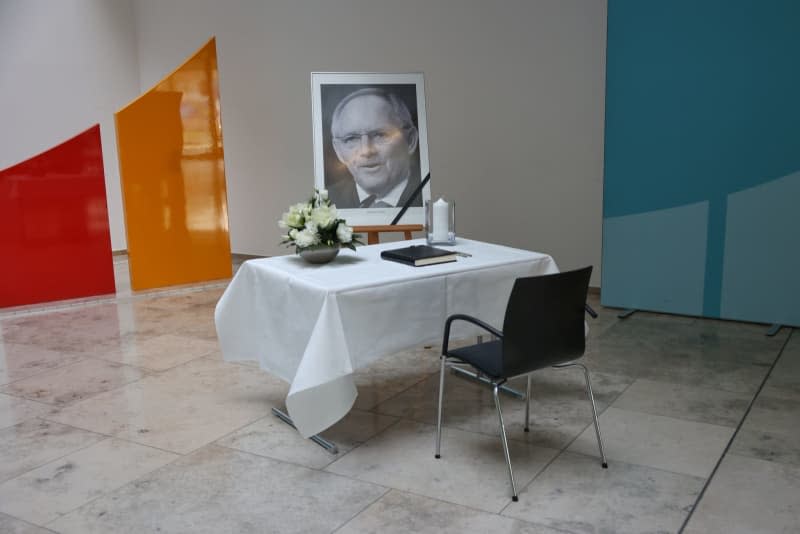 A view of a photo of the German politician Wolfgang Schauble and a book of condolences at the Konrad Adenauer House. The former President of the Bundestag and CDU leader Schauble has died at the age of 81. Jörg Carstensen/dpa