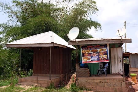 A roadside gold trading shack in Bawdie