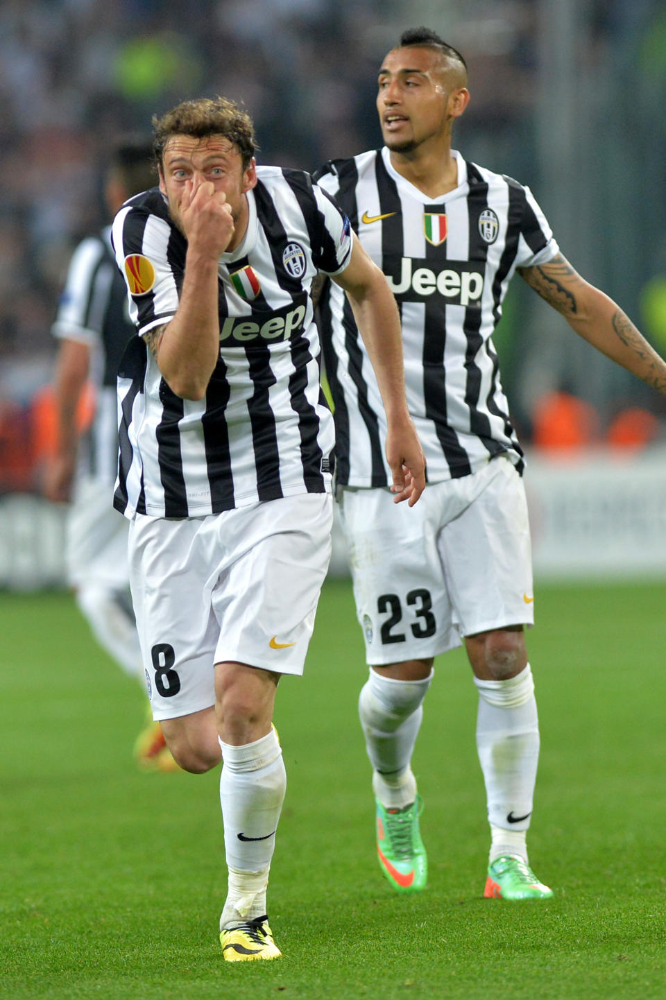 Juventus midgielder Claudio Marchisio, left, celebrates after scoring during the Europa League quarterfinal soccer match between Juventus and Olympic Lyon at the Juventus stadium, in Turin, Italy, Thursday, April 10, 2014. (AP Photo/ Massimo Pinca)
