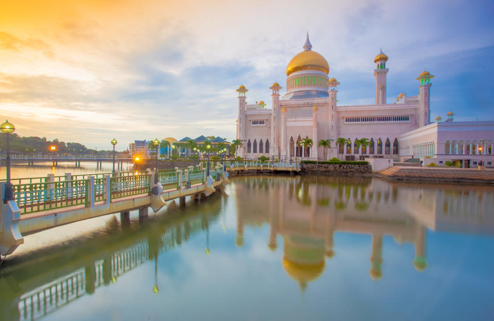 <p>Avec un PIB par habitant de 79726 dollars, soit 69 095 euros, Brunei est le sixième pays le plus riche. </p>