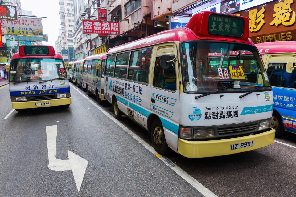 參考車行報價，小巴牌在2011年曾升至780萬元高位，現時市價僅80至100萬元。