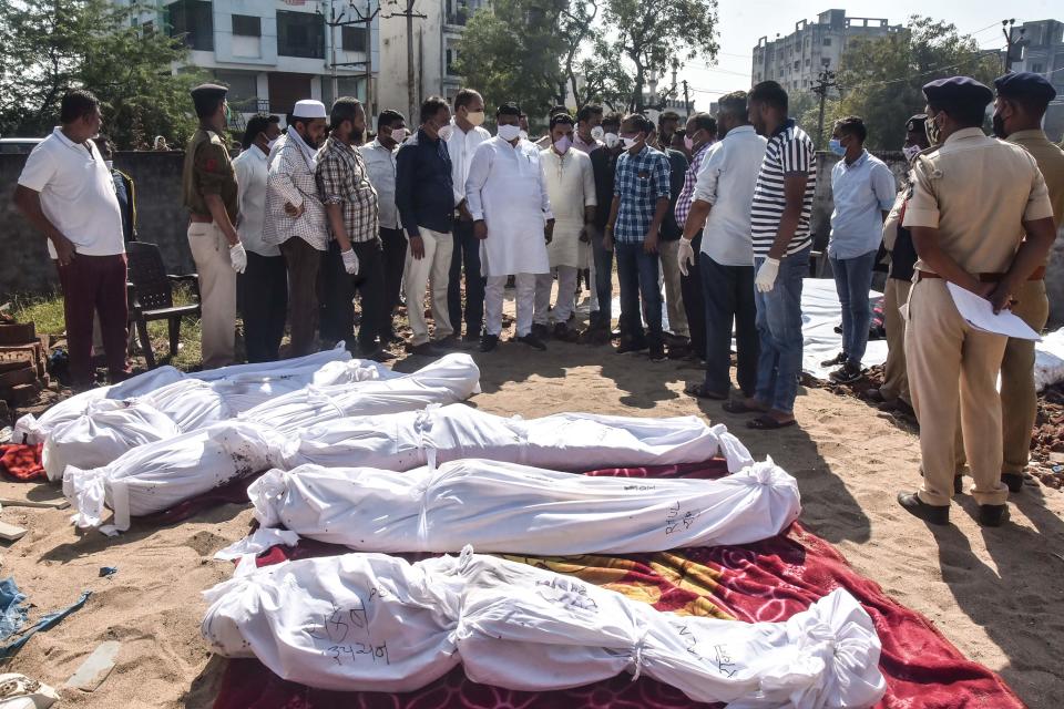 <p>Police personnel and residents gather around the bodies of victims after a truck lost control and ran over them while sleeping in Surat district.</p> (Getty images)