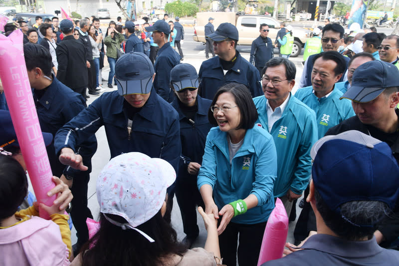 蔡總統陪同陳明文嘉義掃街拜票 (圖)