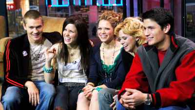 Chad Michael Murray, Sophia Bush, Bethany Joy Lenz, Hilarie Burton and James Lafferty of ‘One Tree Hill‘ on MTV’s TRL on January 25, 2005.