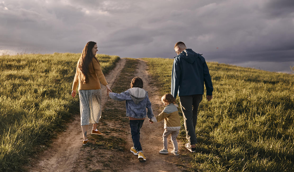 Чем помогает семья. Поддержка семьи. Family weekend. Family activities.